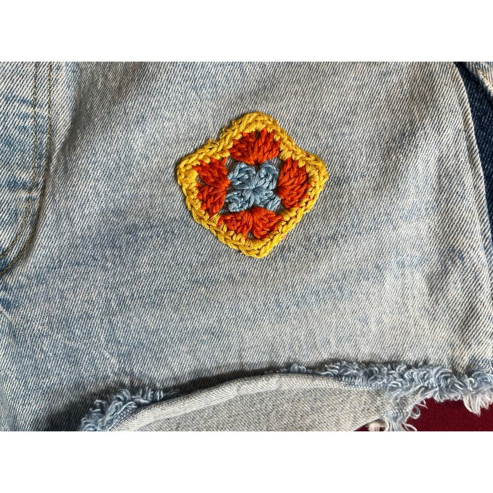 Reworked Vintage Levi’s 501 Upcycled Crochet Patch Distressed Denim Shorts W28 - Picture 3 of 7